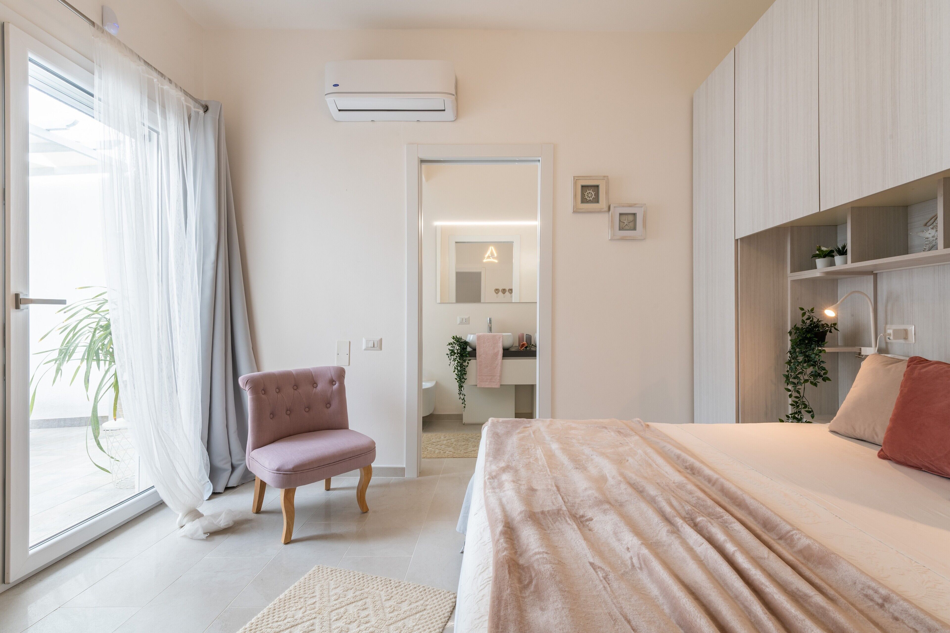 2 室のベッドルーム、アイロン / アイロン台、WiFi (無料)、ベッドシーツ