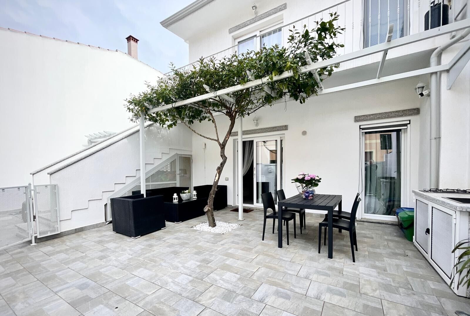 屋外ダイニングエリア