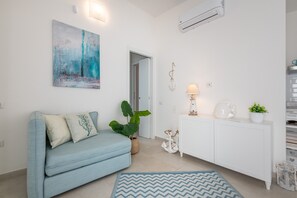 TV - Pet-Friendly Apartment 'La Casa dei Naviganti' with Courtyard and Wi-Fi (Villasimius)