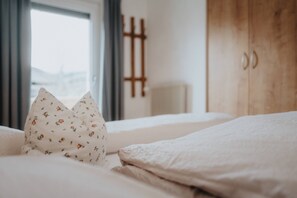 2 bedrooms, free WiFi, bed sheets - Apartment 'Unterhauserhof A' with Mountain View, Wi-Fi, Balcony & Garden (Mitterolang)