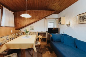 Dining - Apartment 'Unterhauserhof B' with Mountain View, Wi-Fi, Balcony & Garden (Mitterolang)