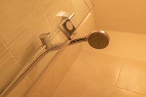 Doccia, asciugacapelli, asciugamani
