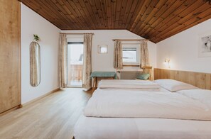 2 bedrooms, free WiFi, bed sheets - Apartment 'Unterhauserhof B' with Mountain View, Wi-Fi, Balcony & Garden (Mitterolang)