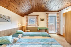 1 bedroom, free WiFi, bed sheets - Apartment 'Unterhauserhof C' with Mountain View, Wi-Fi, Balcony & Garden (Mitterolang)