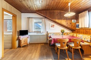 Dining - Apartment 'Unterhauserhof C' with Mountain View, Wi-Fi, Balcony & Garden (Mitterolang)