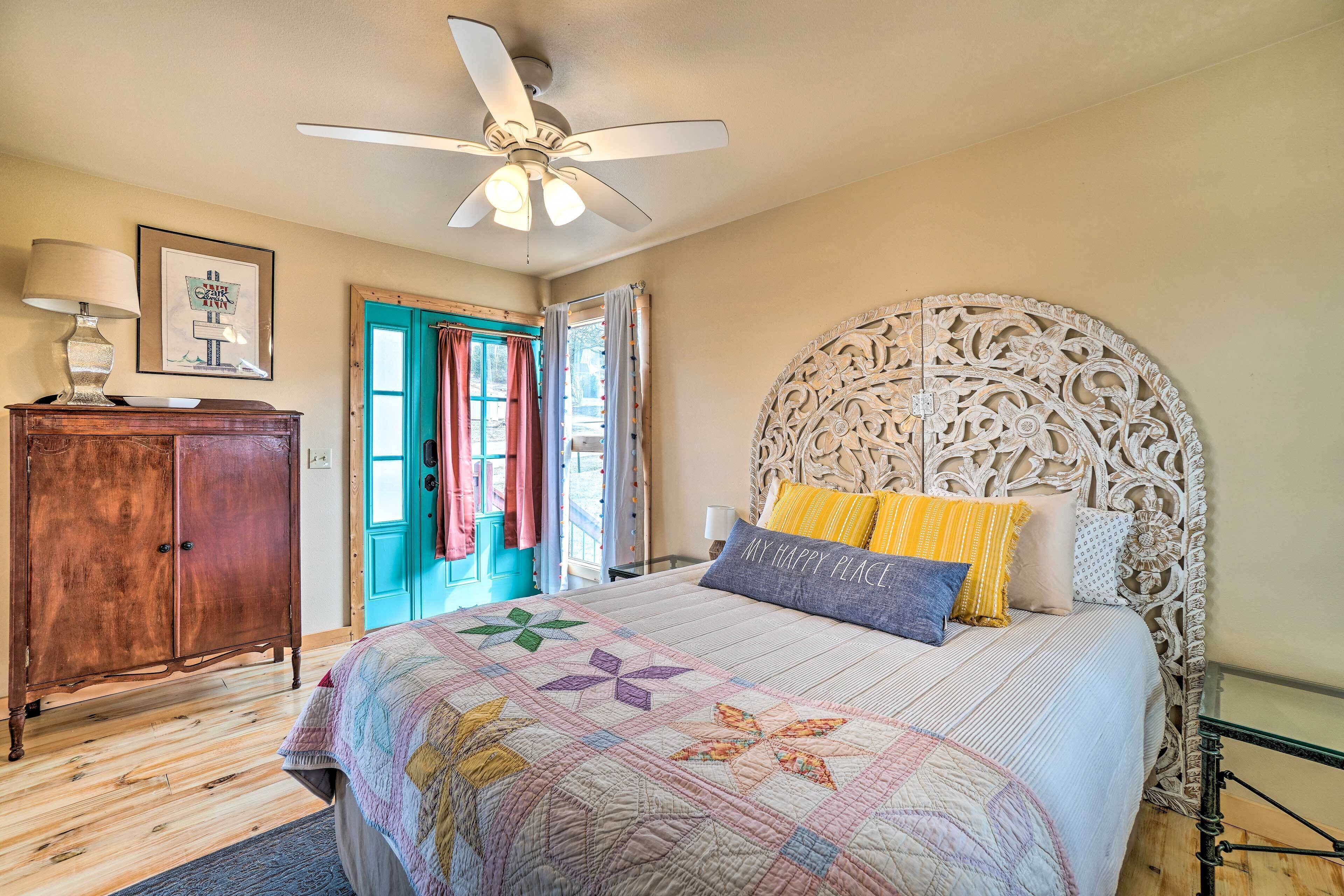 Quaint Diamond City Studio - Walk to Lake!