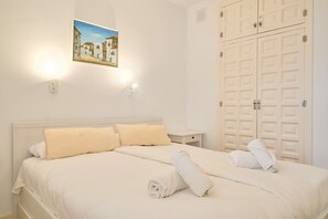 2 bedrooms, iron/ironing board, free WiFi, bed sheets