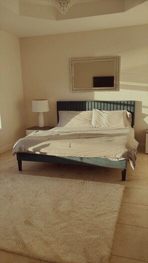 4 bedrooms, iron/ironing board, free WiFi, bed sheets