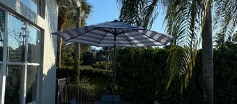 House on water (feels like the ocean ) w pool <br>