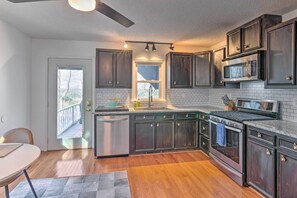 Fridge, microwave, stovetop, dishwasher - Blue Ridge Retreat w/ Mountain Views & Deck (Mill Spring)