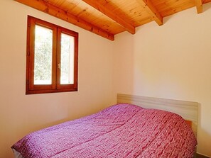 3 bedrooms, free WiFi, bed sheets - Garden Level Apartment, 3 Bedrooms, 6 Sleeps, Close to Beach in Calcatoggio (Calcatoggio)