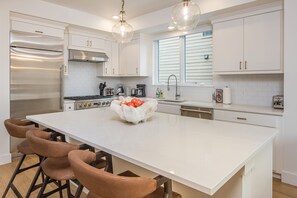 冰箱、微波炉、烤箱、炉灶