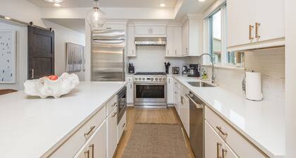Luxury condo w/private hot tub & Lone Peak Views, minutes to Big Sky Resort - Copper John Getaway