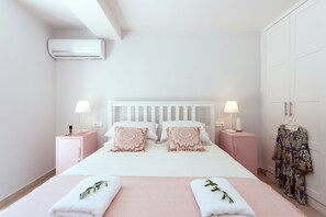 4 bedrooms, WiFi, bed sheets