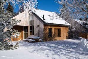 Exterior - Family chalet for 6 people in a pine forest at Les Bouviers in Lozère. (Saint-Paul-le-Froid)