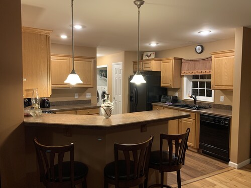 Warm Jaccuzzi, Hot Sauna, Elegant House in the Adirondack Best Nature Experience