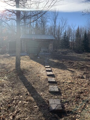 المنطقة المحيطة بالمنشأة