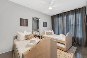 4 bedrooms, desk, iron/ironing board, free WiFi