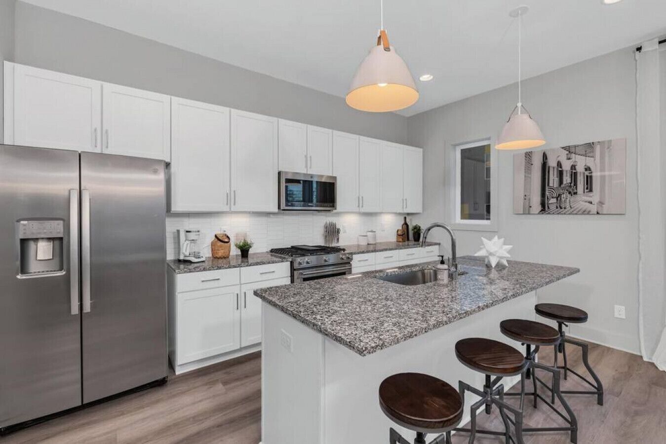 Refrigerador, microondas, horno y parrilla de estufa 