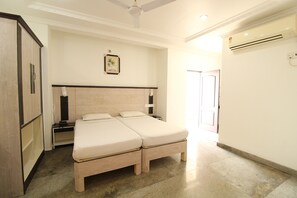Standard Double Room | Egyptian cotton sheets, premium bedding, desk, free WiFi
