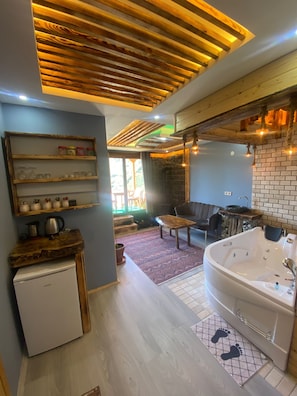 Deluxe Double Room | 1 bilik tidur, cadar kapas Mesir, peralatan tempat tidur premium