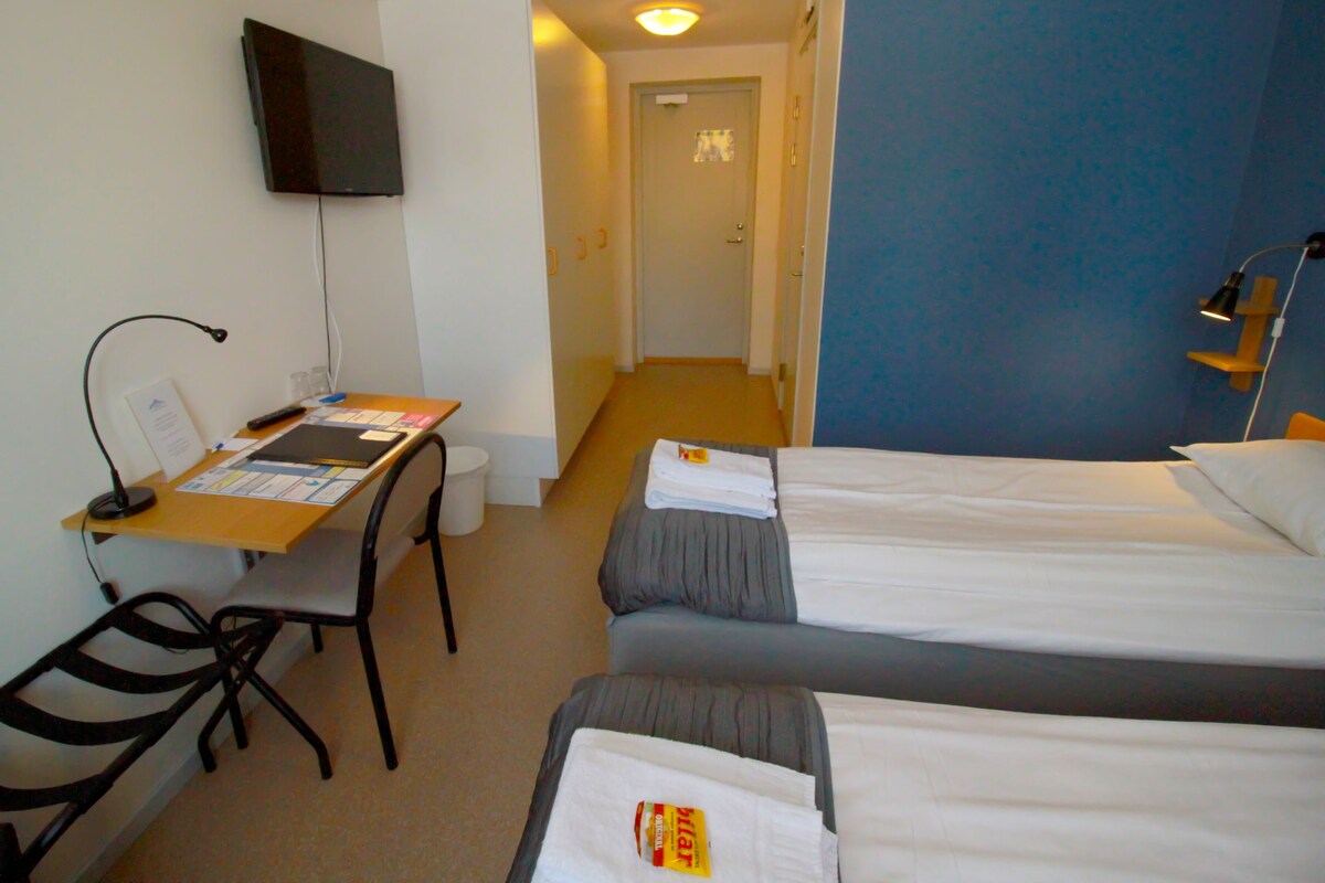 Desk, WiFi (free), individually decorated, bed sheets