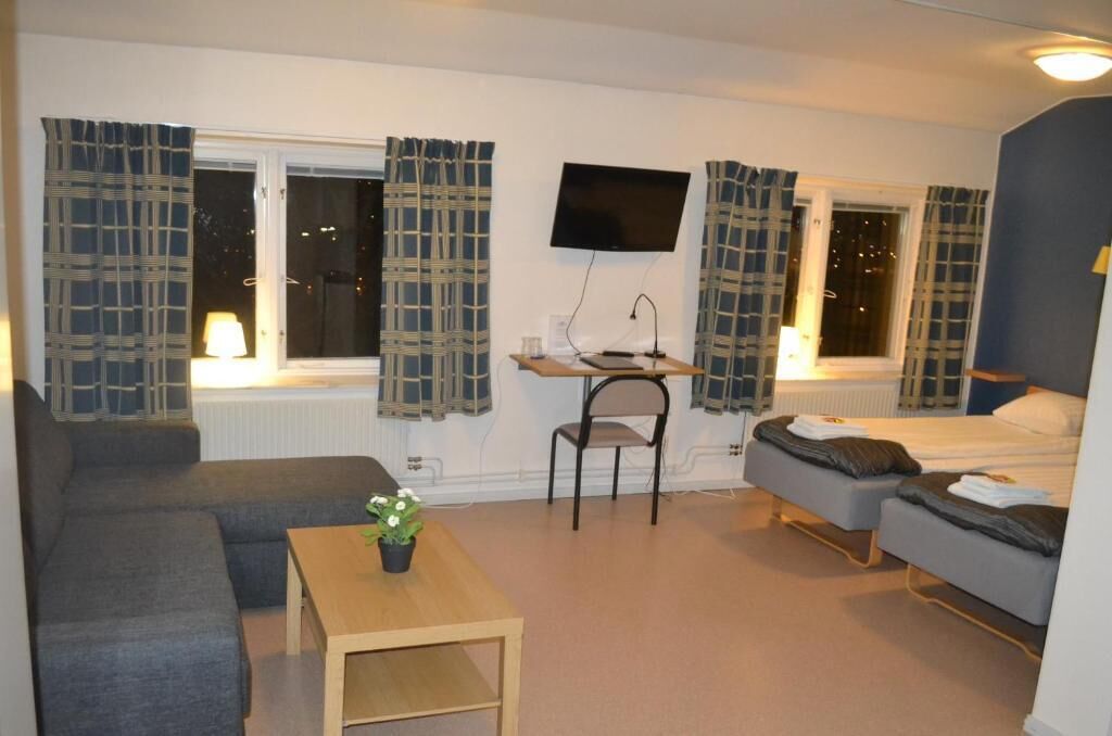 Perhehuone | Yksilöllisesti sisustettu, työpöytä, ilmainen Wi-Fi, vuodevaatteet