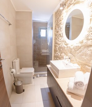 Villa | Bagno | Doccia, asciugacapelli, asciugamani, sapone