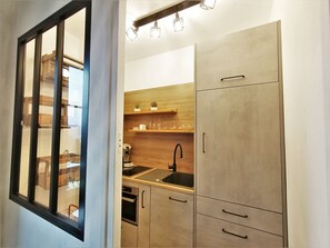 Refrigerador, microondas y horno 