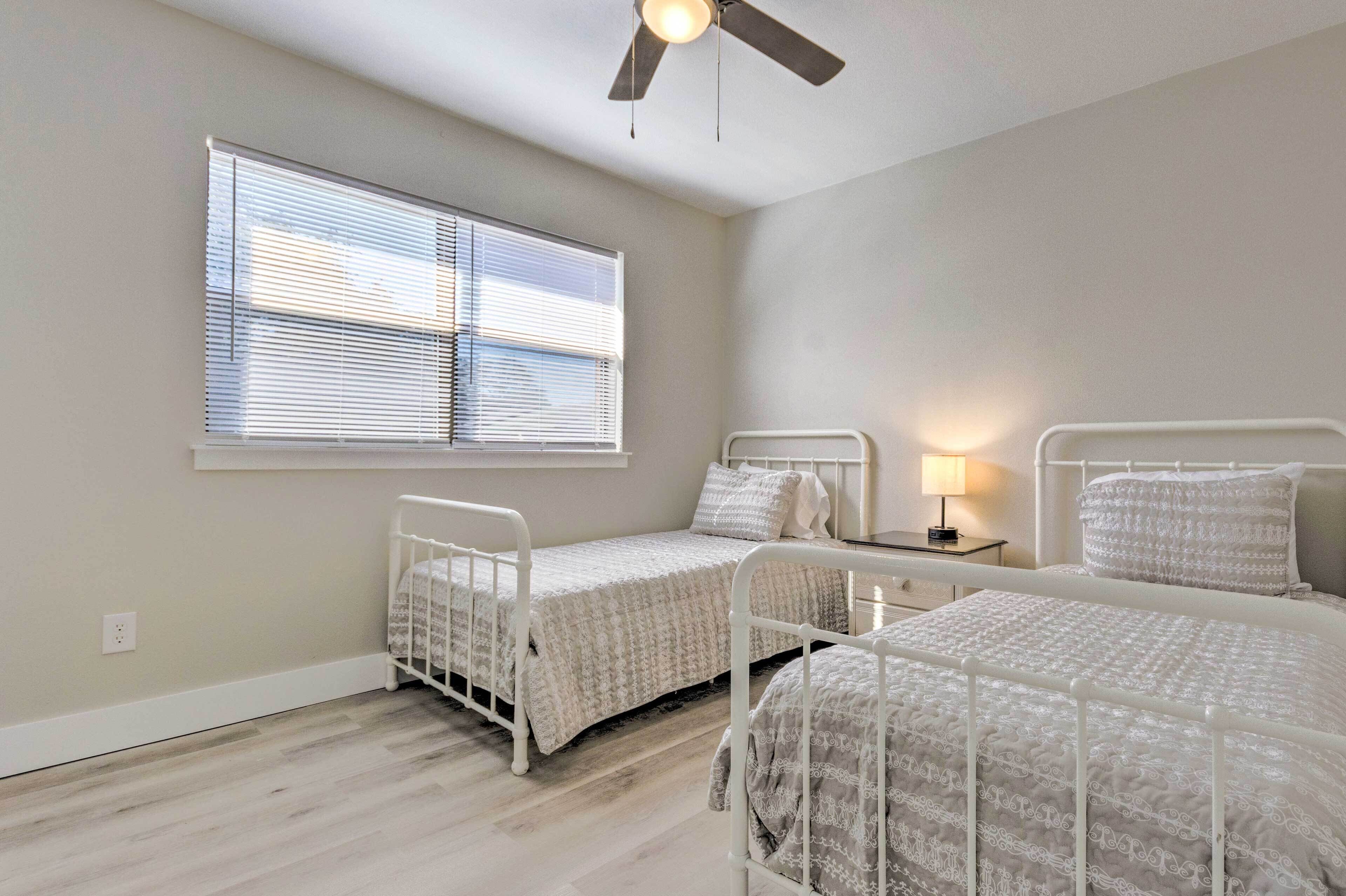 Fort Walton Beach Townhome < 3 Mi to the Beach!