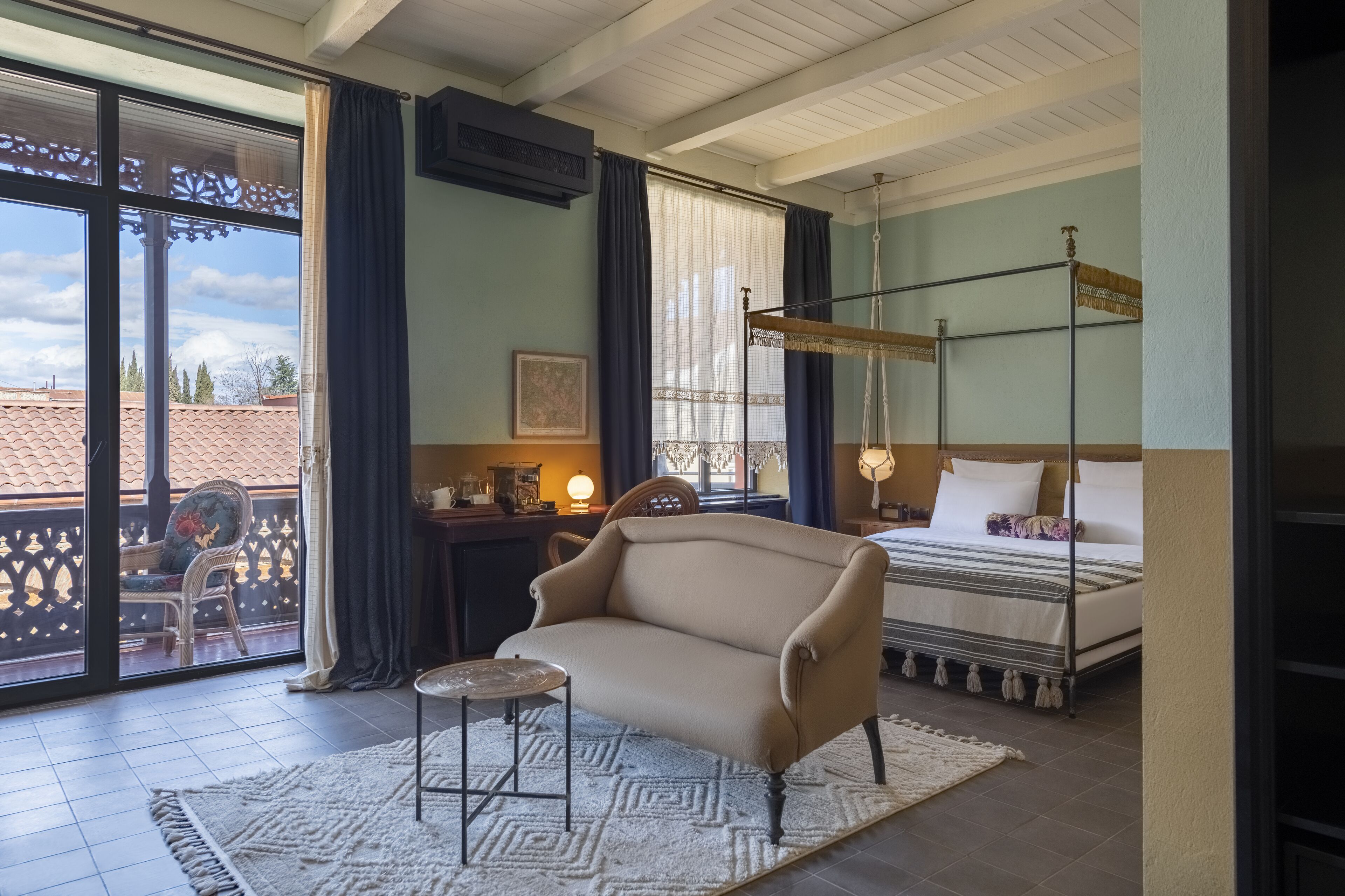 Ropa de cama de alta calidad y minibar 