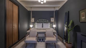Executive Studio Suite | Living area | 117-cm flat-screen TV with cable channels, TV, Netflix