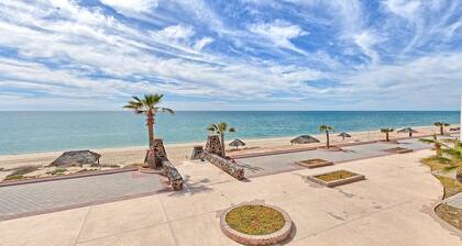 Amazing Beachfront! Villa 19