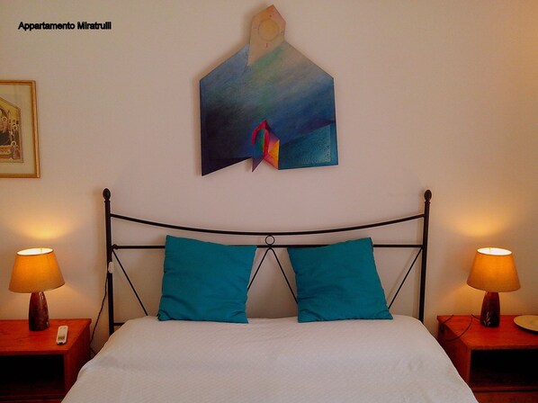 2 bedrooms, iron/ironing board, travel cot, free WiFi