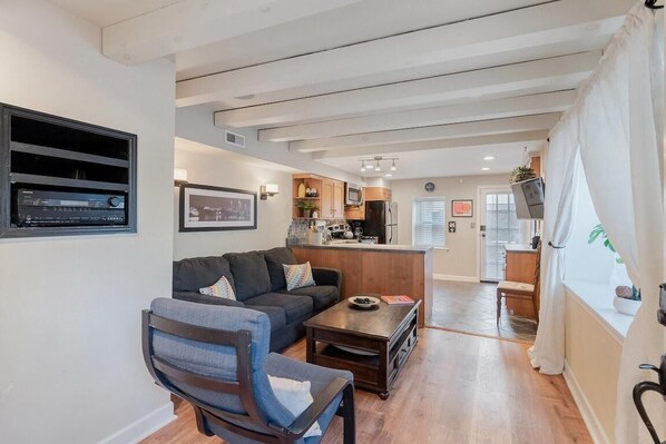 TV - 564 1/2 North Judson (Philadelphia)