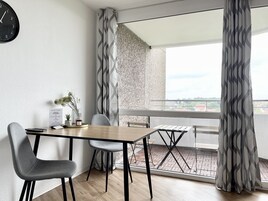 标准开间, 1 张双人床 | 起居区 | 加热地板