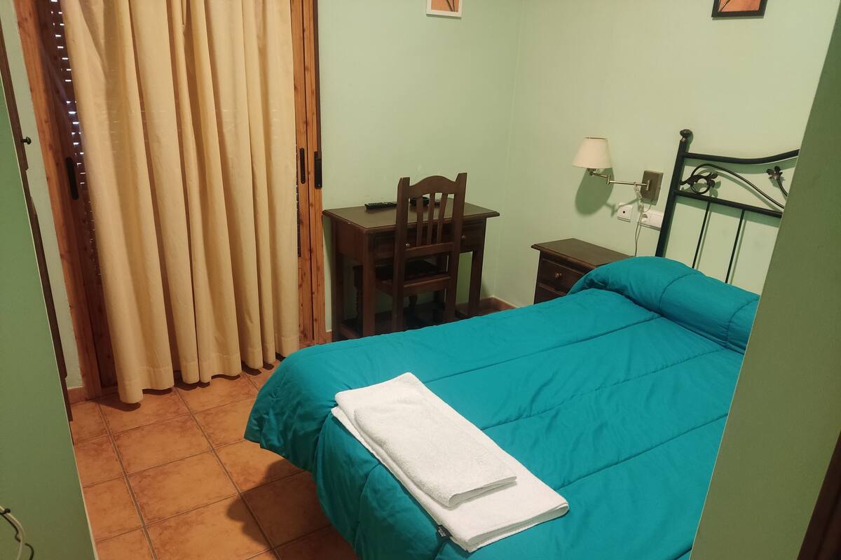 Business Single Room | In-room dining
