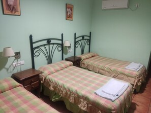 Habitación empresarial triple | Wifi gratis 