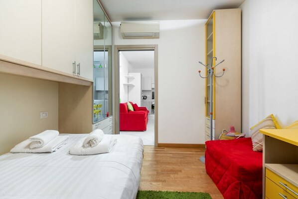 1 habitación, tabla de planchar con plancha y wifi 