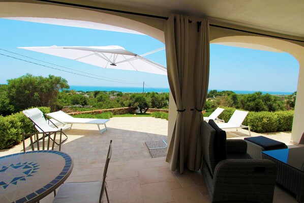 Outdoor dining - Villa Anselmi (pescoluse)