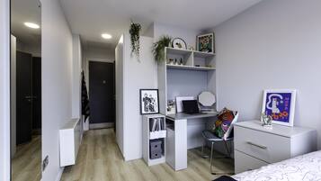 Chambre Double | Bureau, espace de travail pour ordinateur portable, rideaux occultants