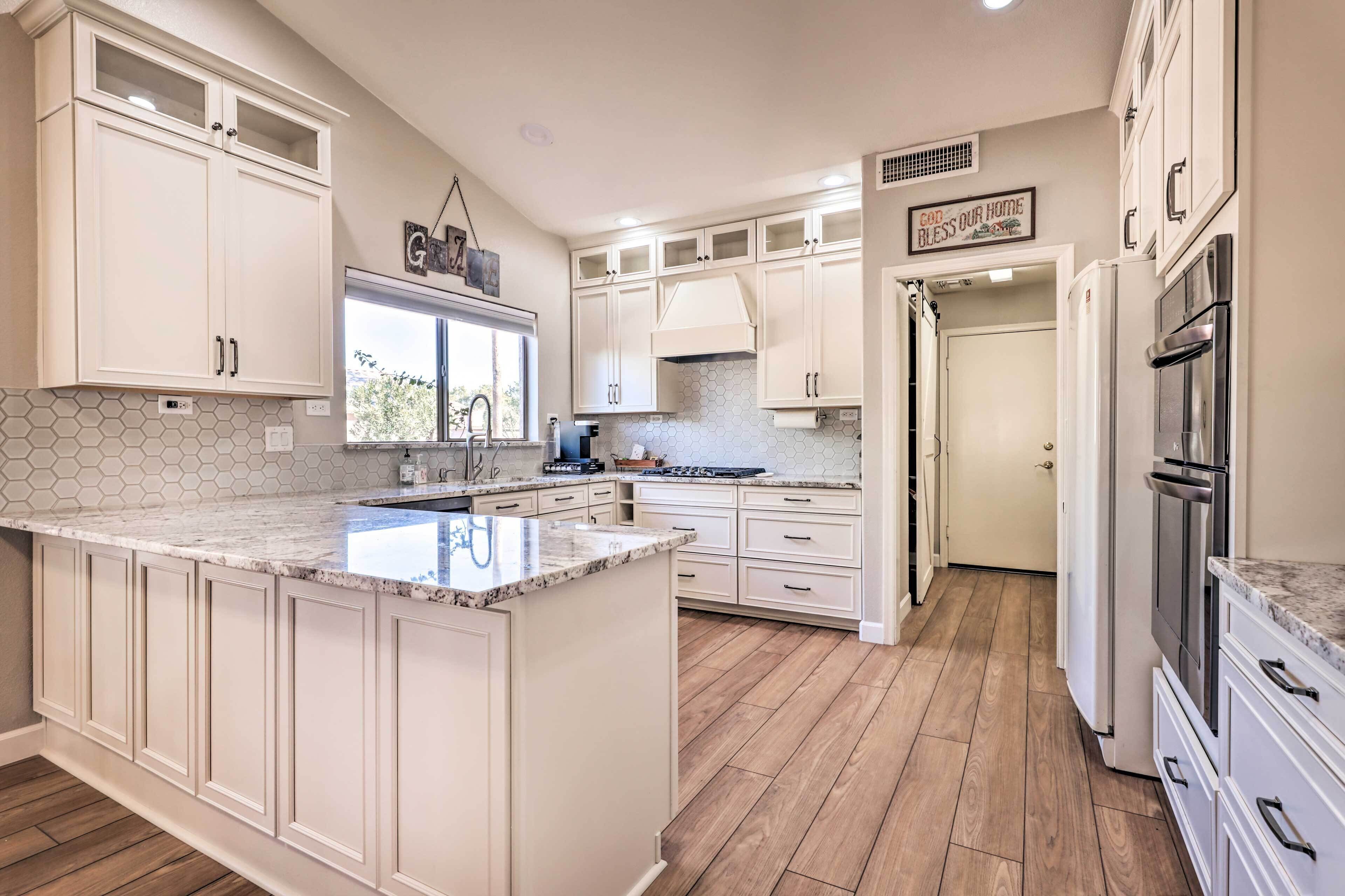 Fridge, microwave, stovetop, dishwasher