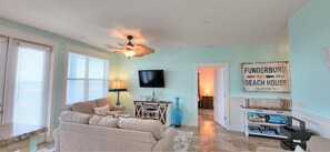 Smart TV, futbolito y tenis de mesa 