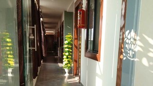 Unclassified image, 3 of 40, button - Hotel Mansarovar (Vadodara)