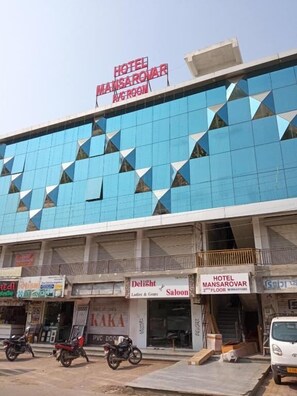 Front of property - Hotel Mansarovar (Vadodara)