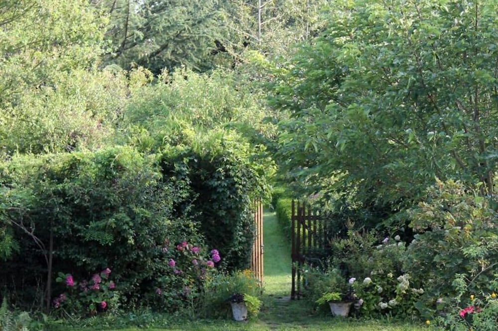 Charming family manor house in the heart of Southern Burgundy
