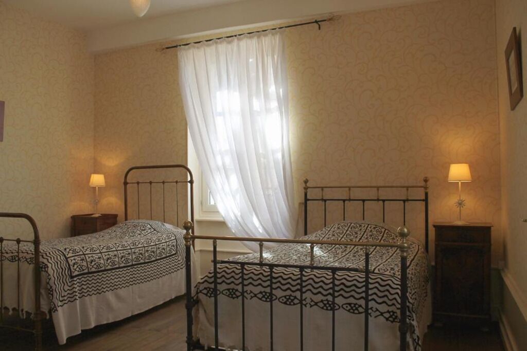 Charming family manor house in the heart of Southern Burgundy