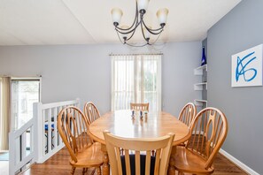 In-room dining - The Blue Burble Inn (Fayetteville)