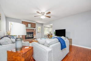 Fireplace - The Cliffdale Cottage (Fayetteville)