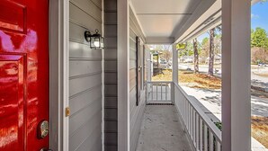 Balcony - The Cliffdale Cottage (Fayetteville)